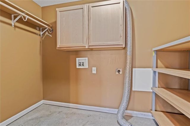 2227 W Ivory Circle, Excelsior Springs, MO 64024