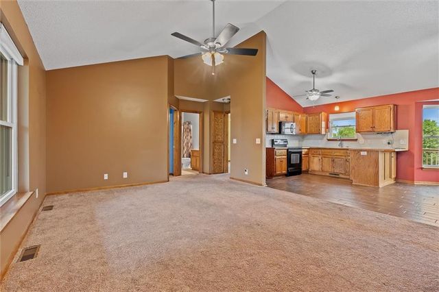 2227 W Ivory Circle, Excelsior Springs, MO 64024