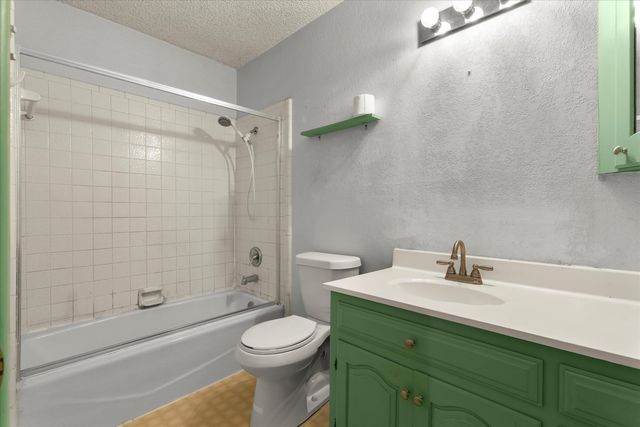 102 Eagle Avenue, Levelland, TX 79336