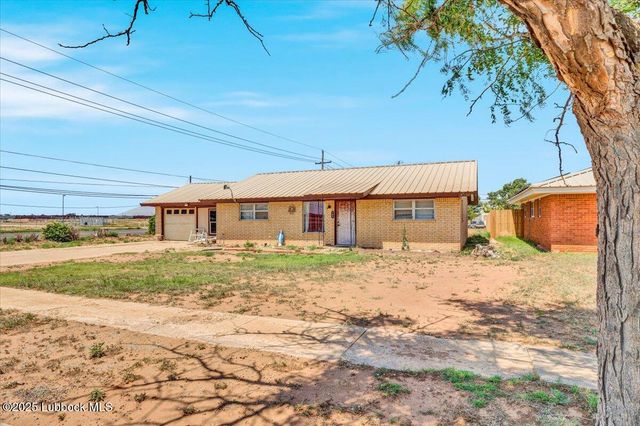 102 Eagle Avenue, Levelland, TX 79336