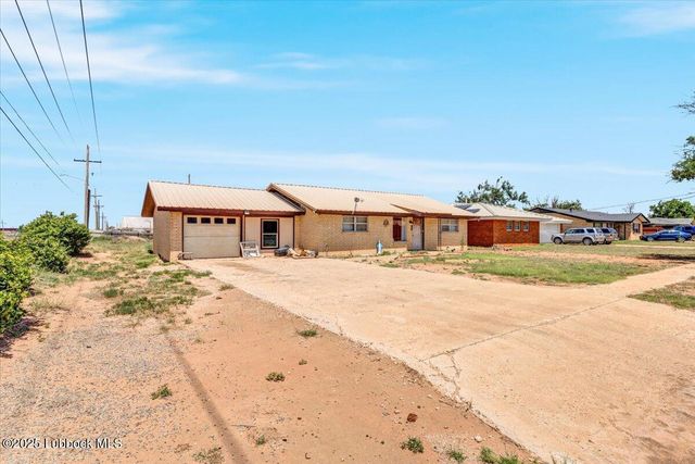 102 Eagle Avenue, Levelland, TX 79336