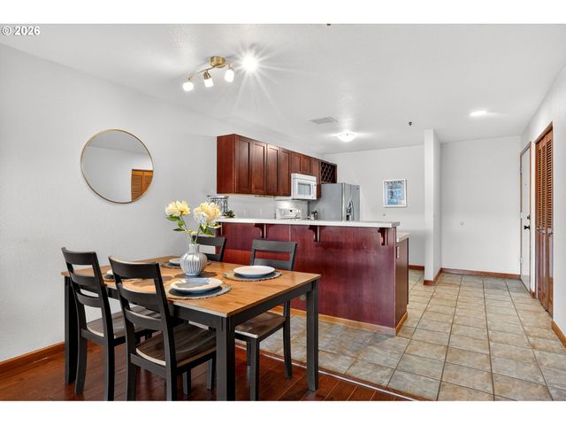 910 Nw NAITO Pkwy i18, Portland, OR 97209