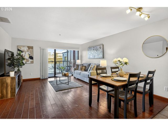 910 Nw NAITO Pkwy i18, Portland, OR 97209