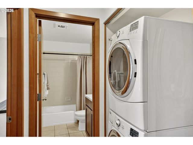 910 Nw NAITO Pkwy i18, Portland, OR 97209