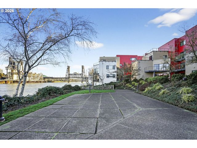 910 Nw NAITO Pkwy i18, Portland, OR 97209