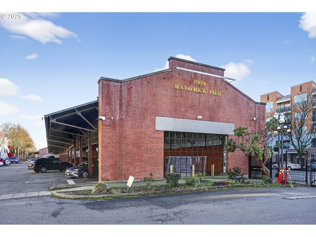 910 Nw NAITO Pkwy i18, Portland, OR 97209