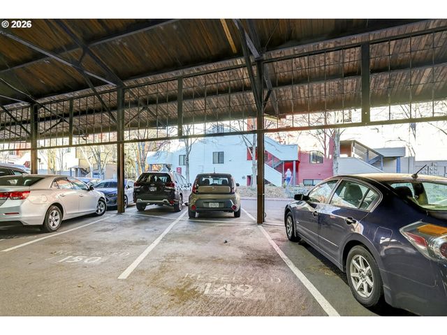 910 Nw NAITO Pkwy i18, Portland, OR 97209