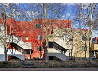 910 Nw NAITO Pkwy i18, Portland, OR 97209