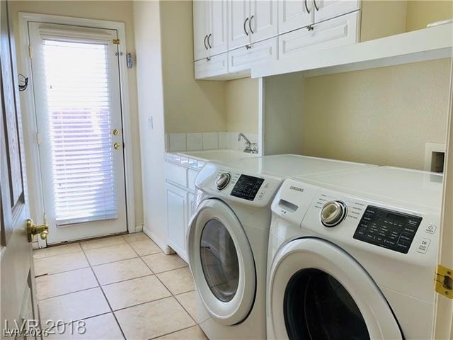 6610 GILDED LANTERN Avenue, Las Vegas, NV 89139