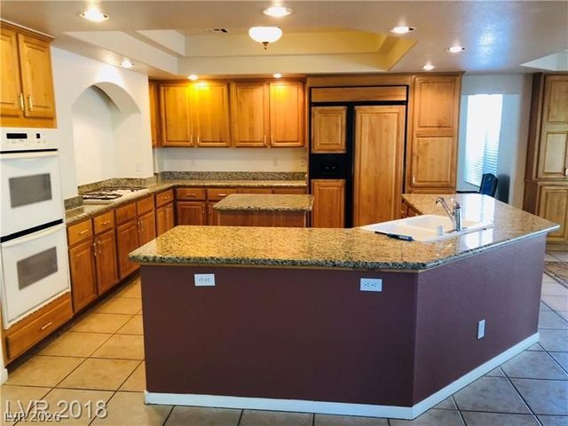 6610 GILDED LANTERN Avenue, Las Vegas, NV 89139