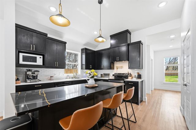 3215 Bill Harrod Street, Dallas, TX 75212