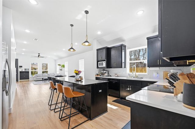 3215 Bill Harrod Street, Dallas, TX 75212