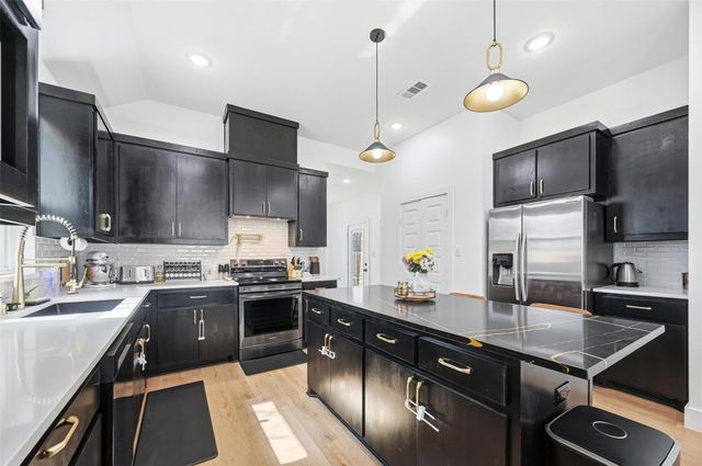 3215 Bill Harrod Street, Dallas, TX 75212