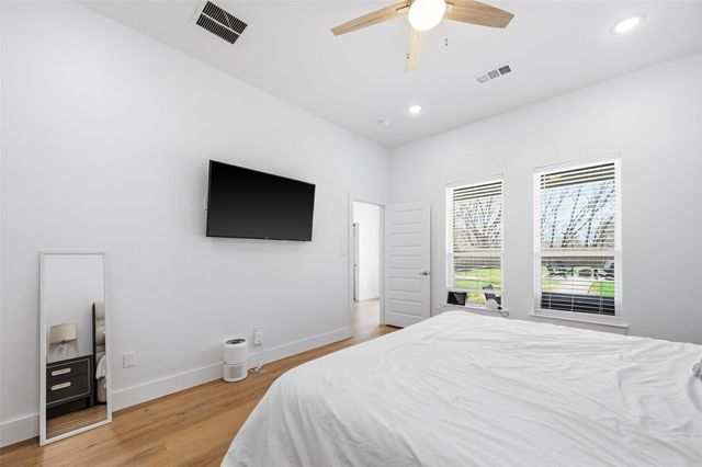 3215 Bill Harrod Street, Dallas, TX 75212