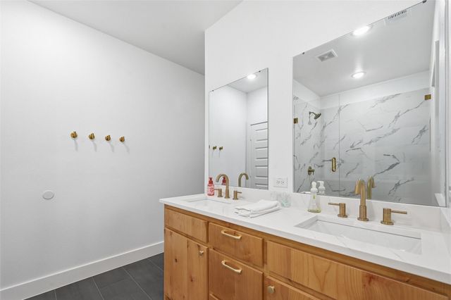 3215 Bill Harrod Street, Dallas, TX 75212