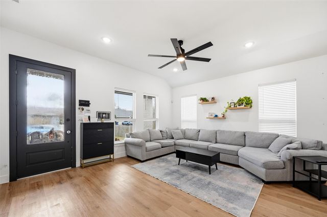 3215 Bill Harrod Street, Dallas, TX 75212