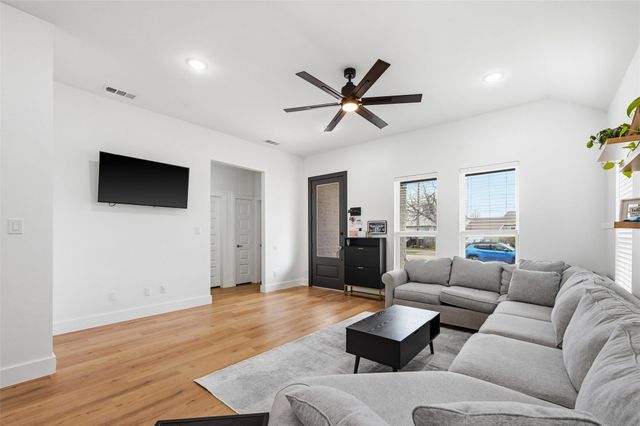 3215 Bill Harrod Street, Dallas, TX 75212