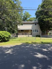 59 Norfleet Lane, Brookhaven, NY 11727
