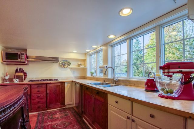 146 Calef Highway, Barrington, NH 03825