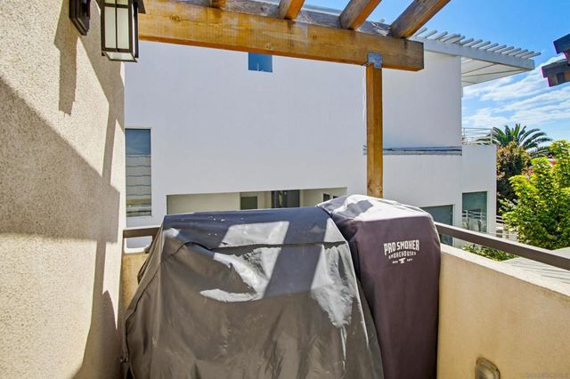 2111 Edinburg, Cardiff By The Sea, CA 92007