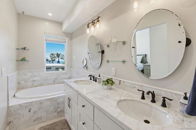 2111 Edinburg, Cardiff By The Sea, CA 92007