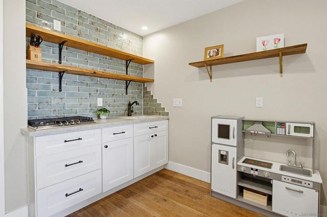 2111 Edinburg, Cardiff By The Sea, CA 92007