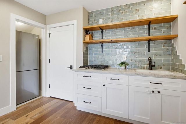 2111 Edinburg, Cardiff By The Sea, CA 92007