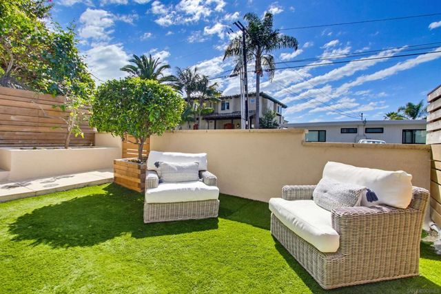 2111 Edinburg, Cardiff By The Sea, CA 92007