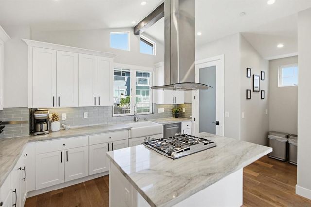 2111 Edinburg, Cardiff By The Sea, CA 92007