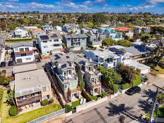 2111 Edinburg, Cardiff By The Sea, CA 92007
