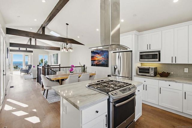 2111 Edinburg, Cardiff By The Sea, CA 92007