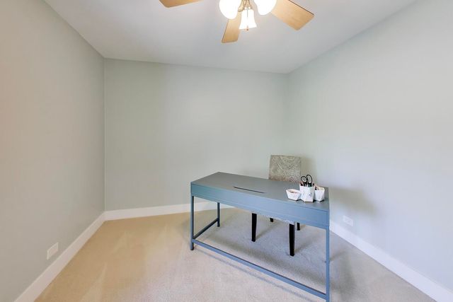 1520 Stonebridge Trail 2-1, Wheaton, IL 60189