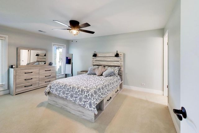 1520 Stonebridge Trail 2-1, Wheaton, IL 60189