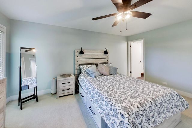 1520 Stonebridge Trail 2-1, Wheaton, IL 60189