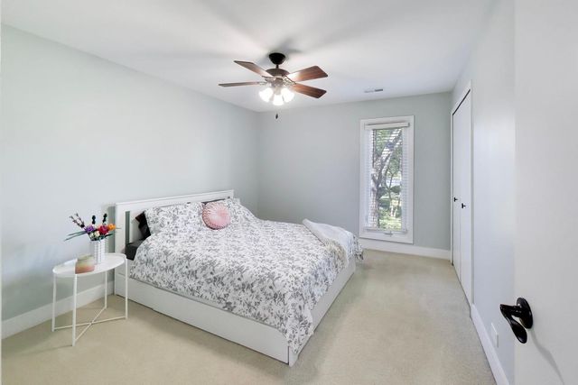 1520 Stonebridge Trail 2-1, Wheaton, IL 60189
