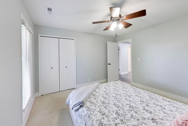 1520 Stonebridge Trail 2-1, Wheaton, IL 60189