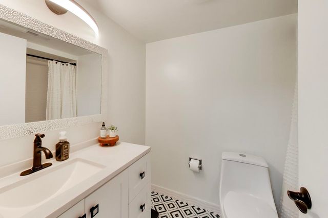 1520 Stonebridge Trail 2-1, Wheaton, IL 60189