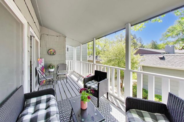 1520 Stonebridge Trail 2-1, Wheaton, IL 60189