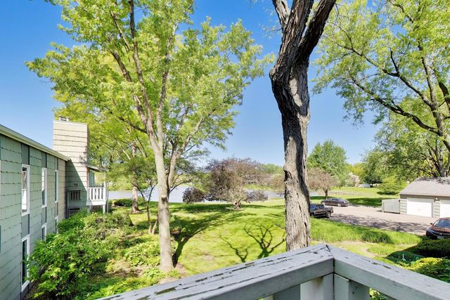 1520 Stonebridge Trail 2-1, Wheaton, IL 60189