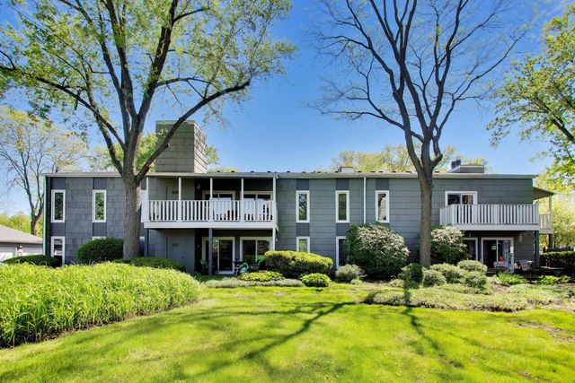 1520 Stonebridge Trail 2-1, Wheaton, IL 60189