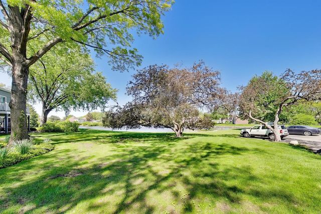 1520 Stonebridge Trail 2-1, Wheaton, IL 60189