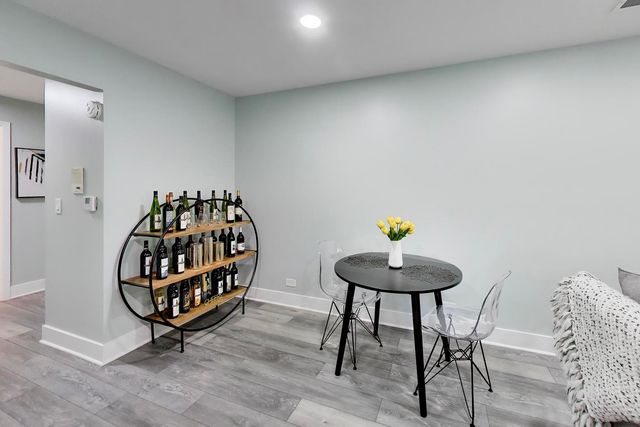 1520 Stonebridge Trail 2-1, Wheaton, IL 60189