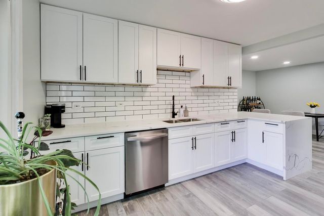 1520 Stonebridge Trail 2-1, Wheaton, IL 60189