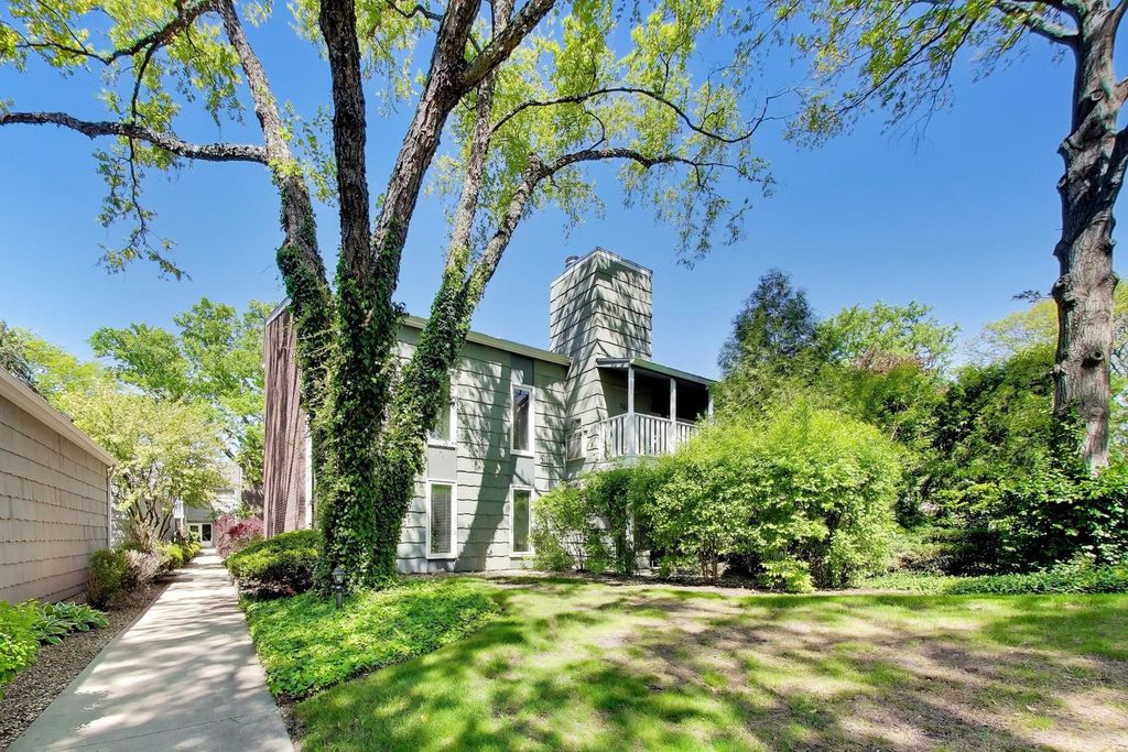 1520 Stonebridge Trail 2-1, Wheaton, IL 60189
