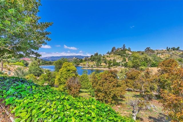 40057 S Shore Road, Fallbrook, CA 92028