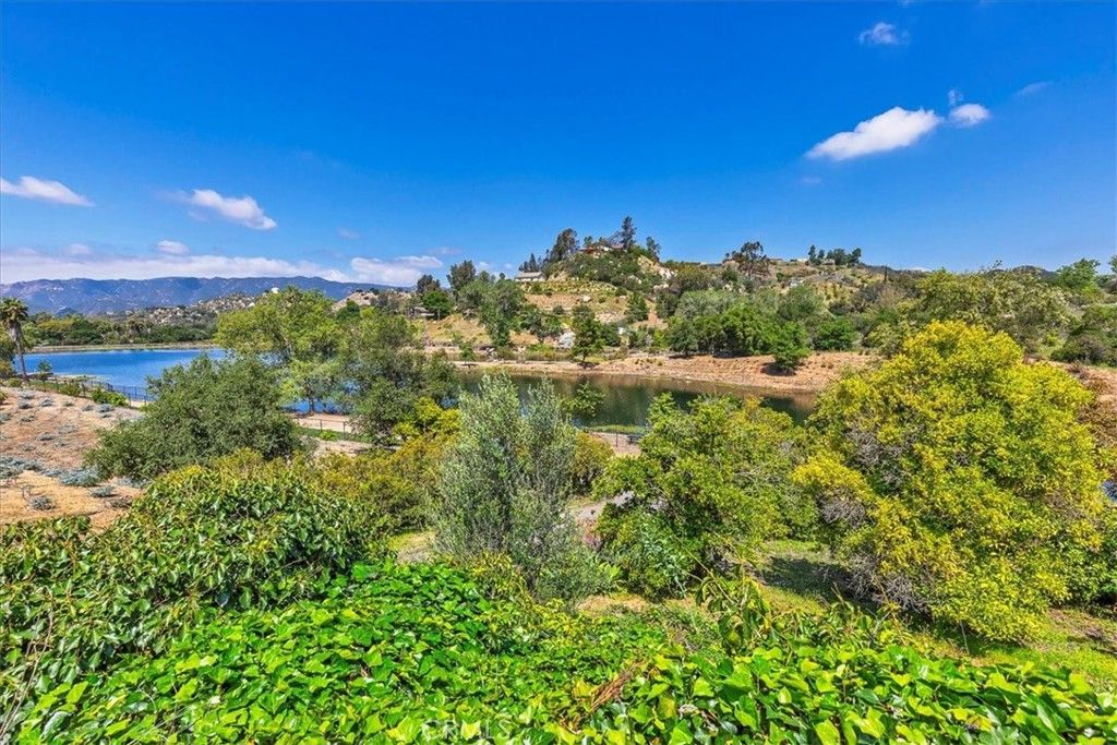 40057 S Shore Road, Fallbrook, CA 92028