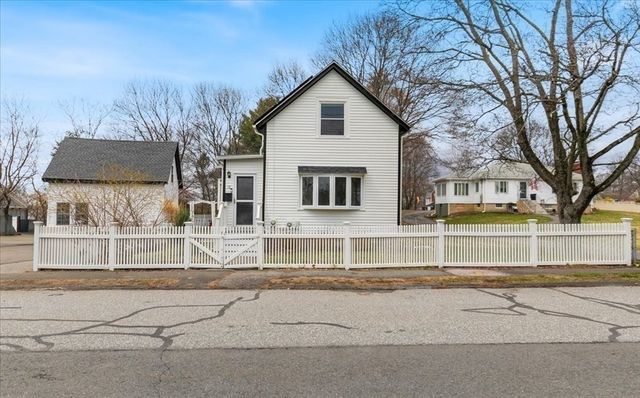 18 Sherman Pl, Woburn, MA 01801