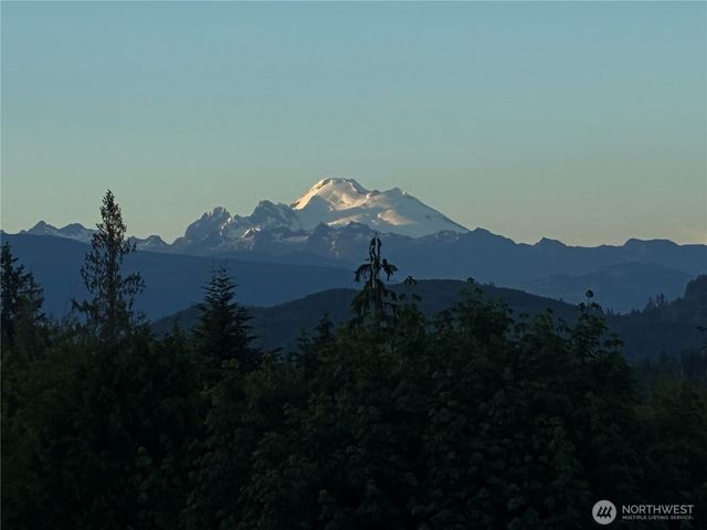 16480 Mountain View Road, Mount Vernon, WA 98274