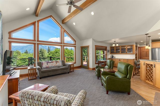 16480 Mountain View Road, Mount Vernon, WA 98274