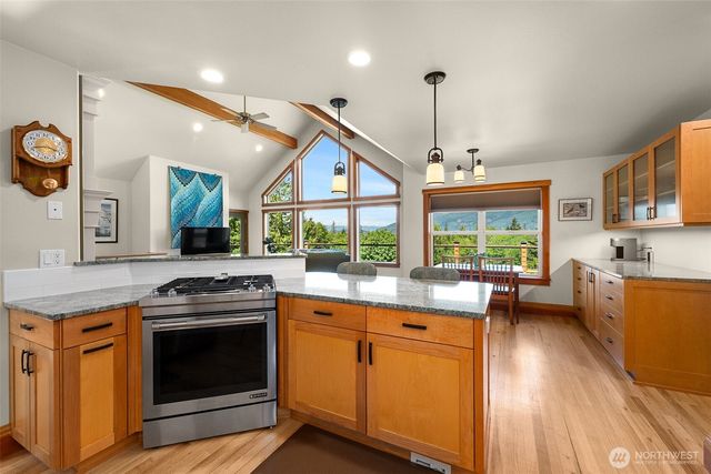 16480 Mountain View Road, Mount Vernon, WA 98274